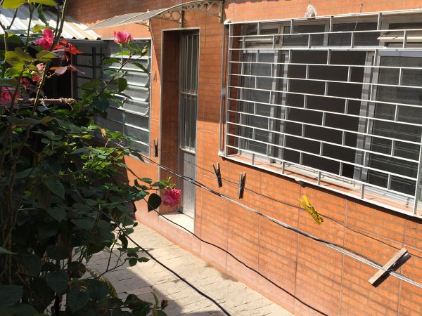 Casa: 4 cômodos c/ 2 banheiros em condomínio de 06 casas – Vila Bela