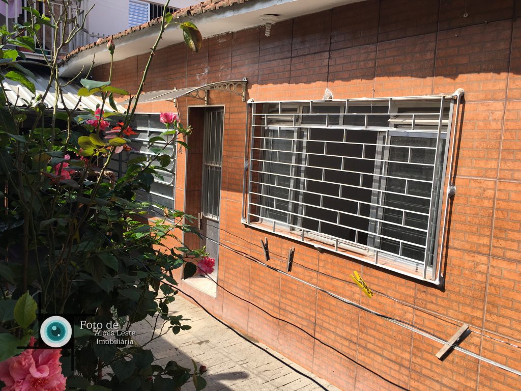 Casa: 4 cômodos c/ 2 banheiros em condomínio de 06 casas – Vila Bela